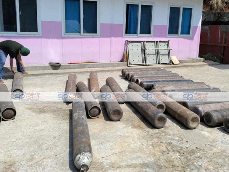 जिल्ला अस्पतालमा २९ वटा अक्सिजन सिलिण्डर आईपुगे 